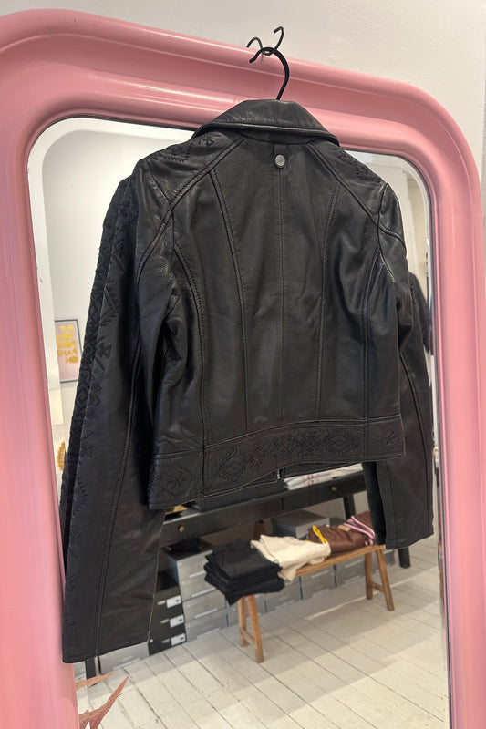 Skindjakke m/ broderi