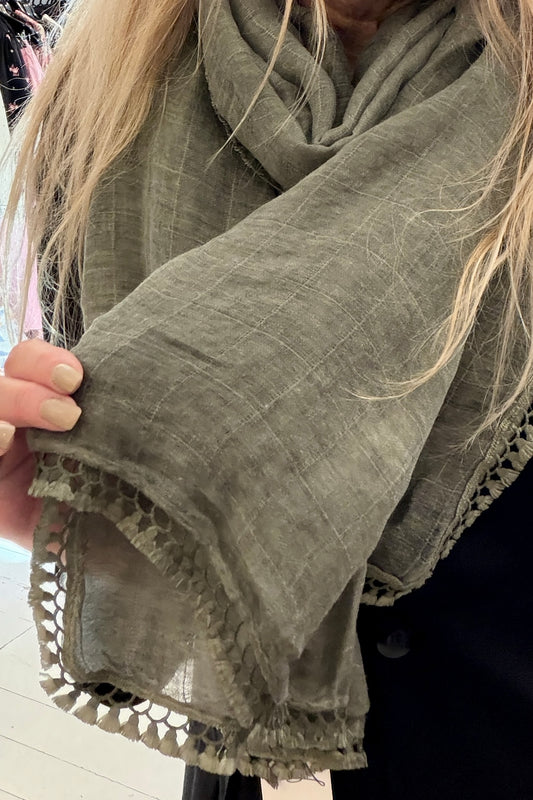 Tørklæde med pomponer khaki