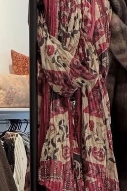 Scarf red