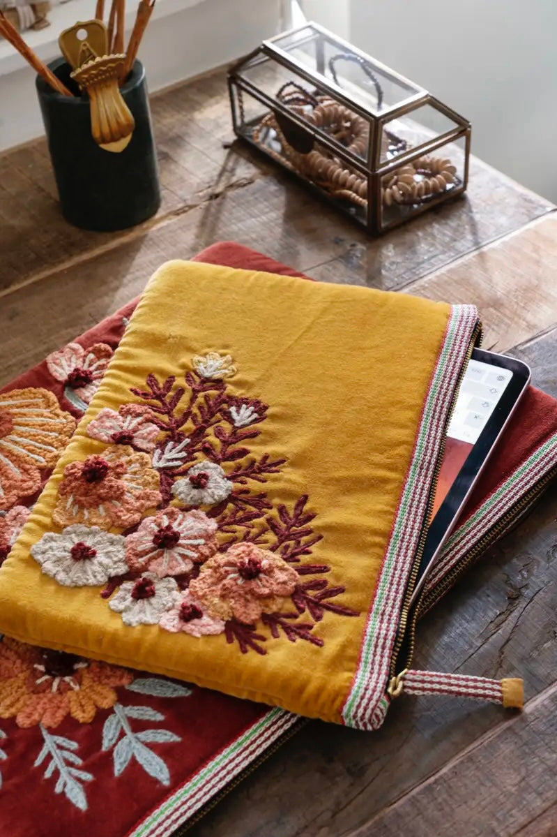 Broderet Cover/ taske Yellow