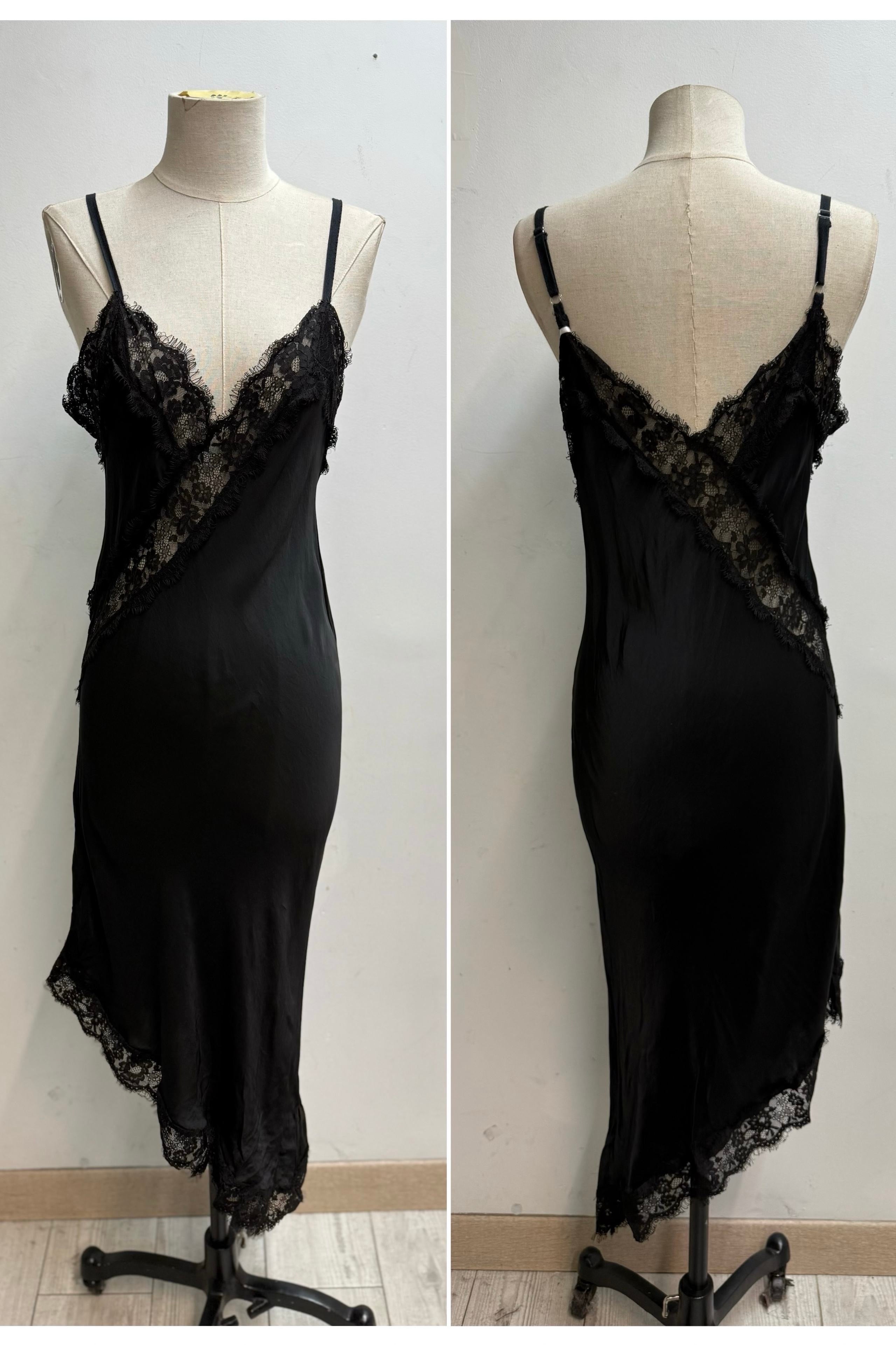 Skrå underkjole sort