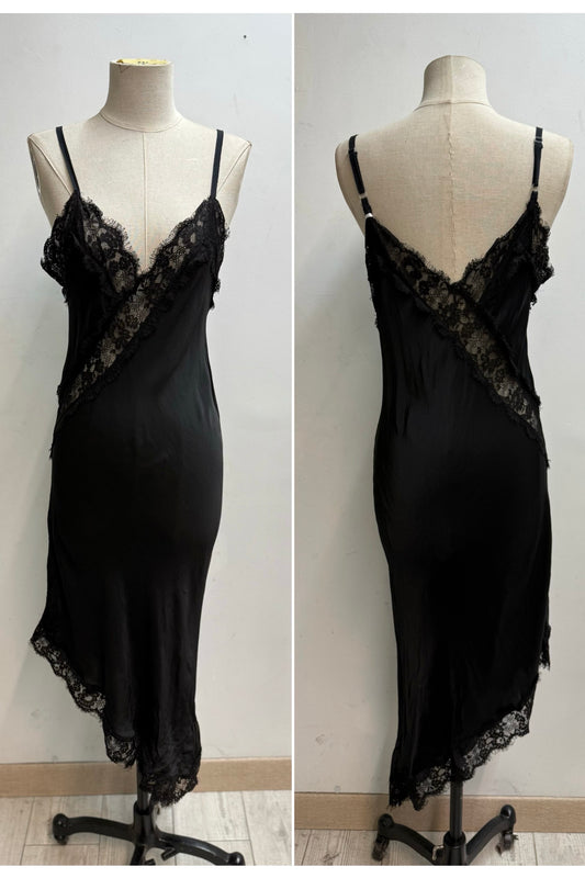 Skrå underkjole sort