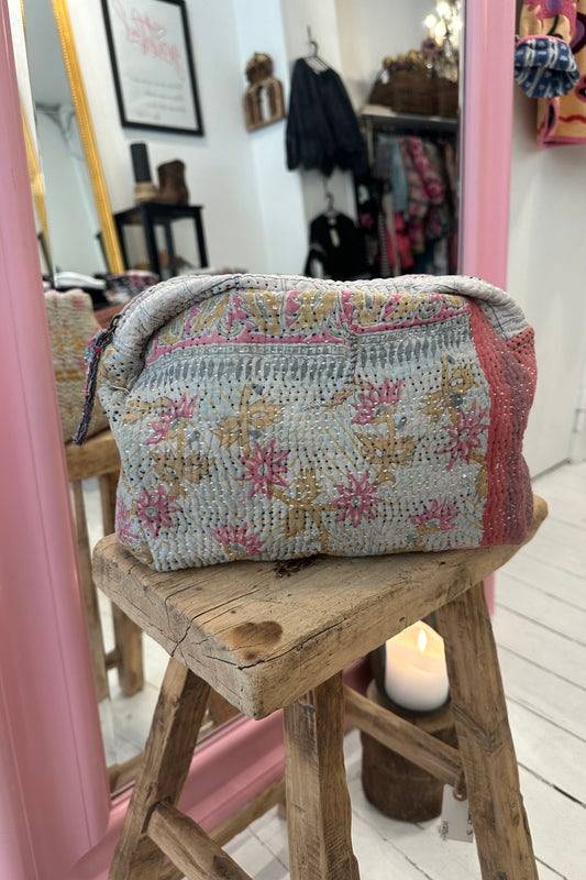 Kantha Toilettaske