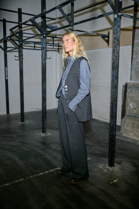 Lindsey Vest Dark Grey