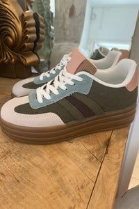 Sneakers Army